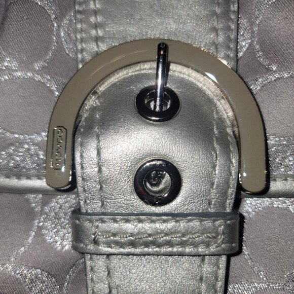 EUC - Coach Handbag Silver Gray Metal Signature monogram without a bear keychain - Picture 9 of 12